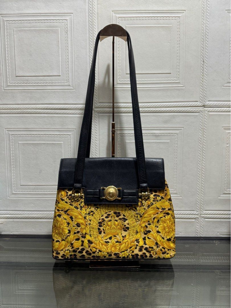 Authentic gianni versace shoulder bag (Category: Luxury Bags & Wallets) located in Rizal. Submitted by houseofbell (Listing ID 1333749931, Image 1). Description: Still good condition No flaws.