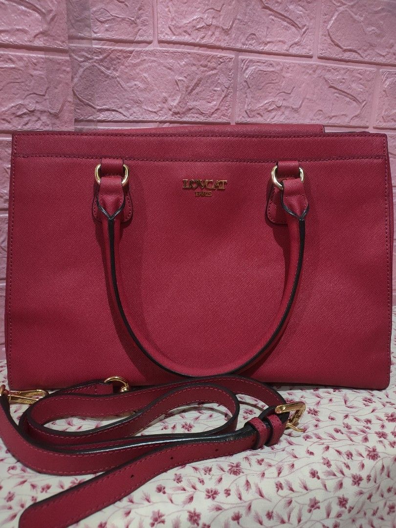 AUTHENTIC LOVCAT TOP HANDLE 2WAY BAG (Category: Luxury Bags & Wallets) located in Manila. Submitted by merliahmiraebagventureph (Listing ID 1333694506, Image 3). Description: Minimal sign of usage sa likod due sa courier delivery. But no other issue.