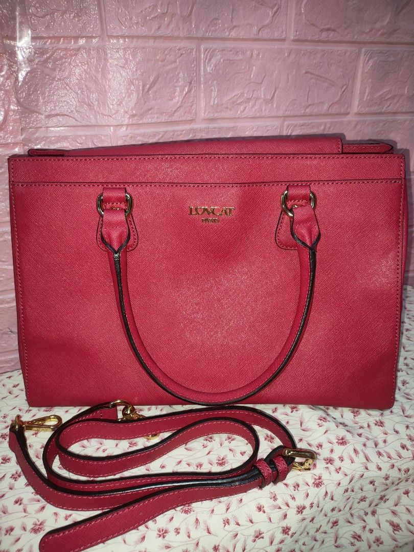 AUTHENTIC LOVCAT TOP HANDLE 2WAY BAG (Category: Luxury Bags & Wallets) located in Manila. Submitted by merliahmiraebagventureph (Listing ID 1333694506, Image 1). Description: Minimal sign of usage sa likod due sa courier delivery. But no other issue.