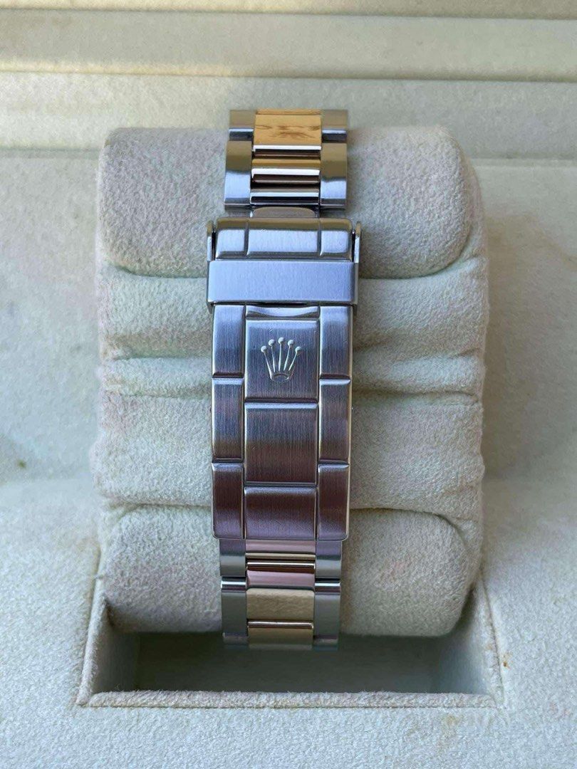 Authentic Rolex Submariner Bluesy 40mm (Category: Luxury Watches) located in Quezon City. Submitted by jhaediah (Listing ID 1333771661, Image 2). Description: ✨1989 model ✨In Excellent Condition ✨Comes with Box and RSC Service Receipt .