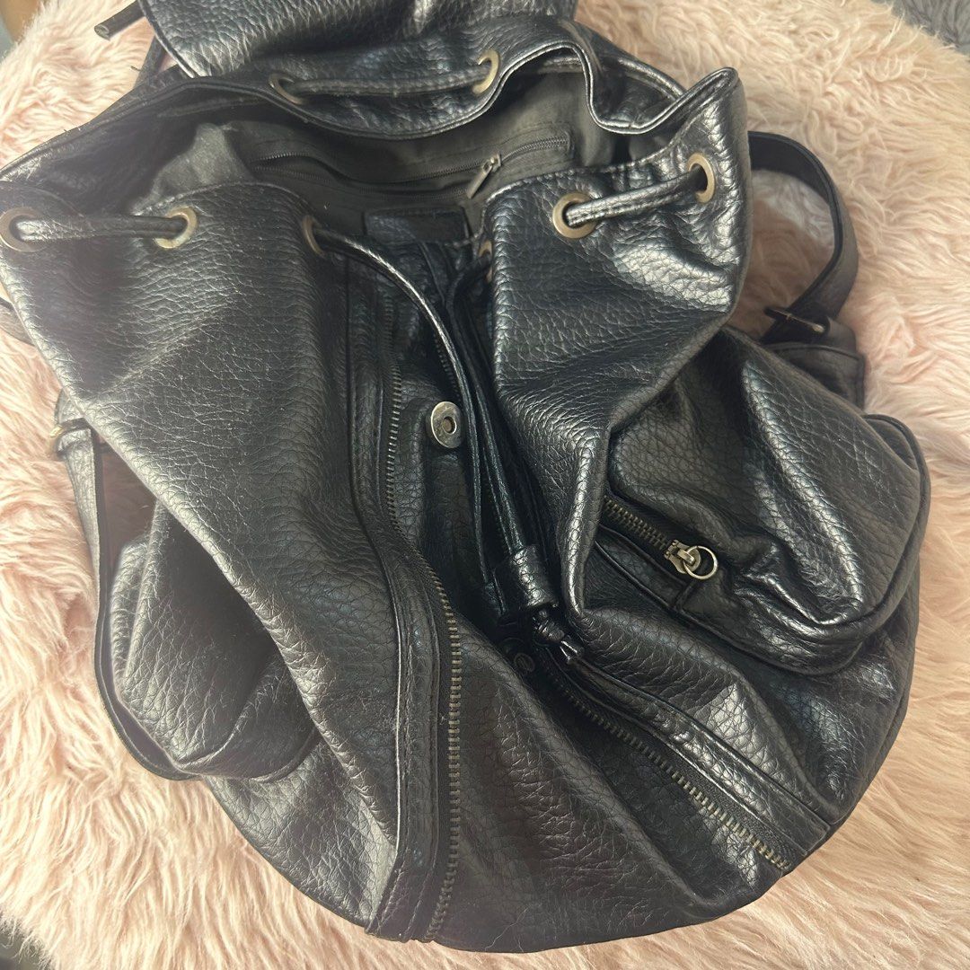 Black leather backpack bag (Category: Backpacks) located in Quezon City. Submitted by jaica.shop (Listing ID 1333727408, Image 3). Description: ✨Not branded ✨ Slightly Negotiable. Just PM your offer ✨ Needs cleaning ✨ Has signs of usage ✨ What you see is what you get ✨ For pick-up or preferred MOD ✨ RFS: Decluttering .