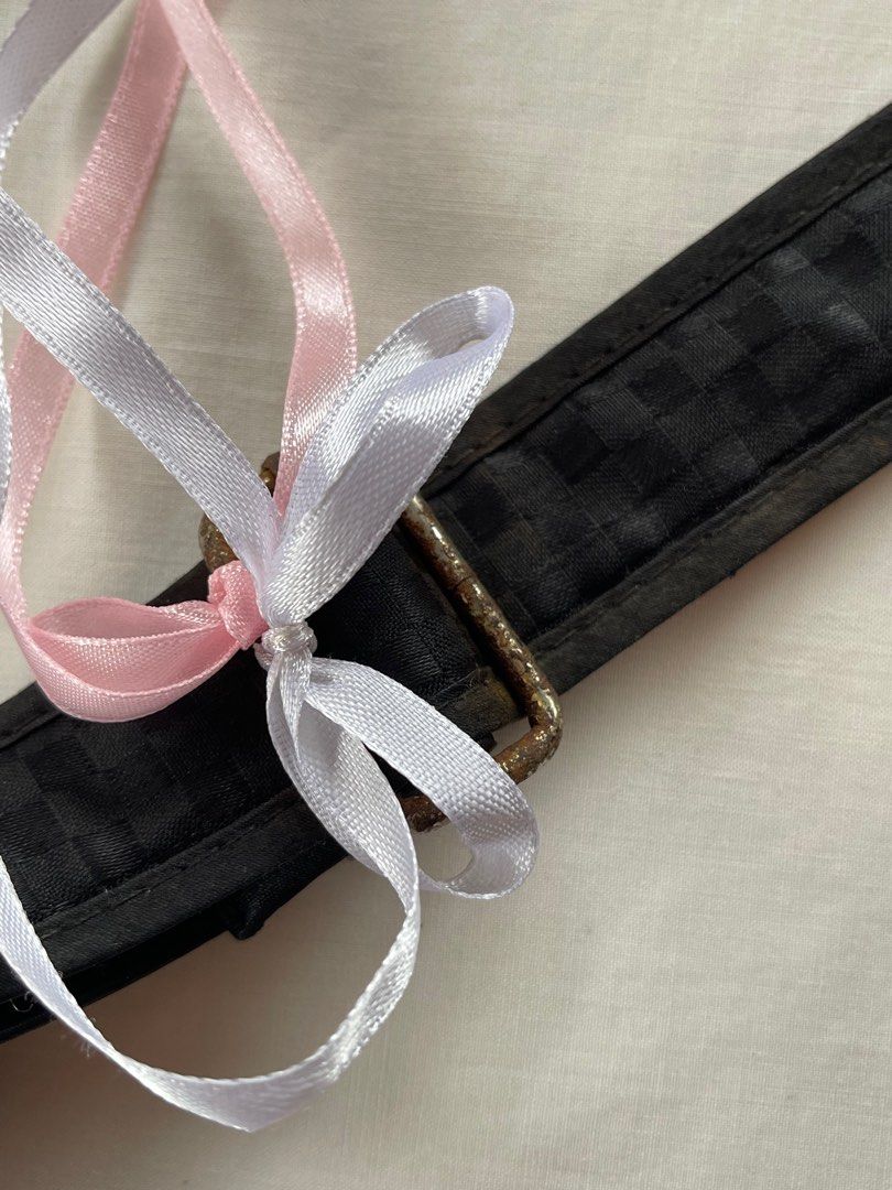 black naraya sling bag w ribbons (Category: Shoulder Bags) located in Quezon City. Submitted by samchengg (Listing ID 1333830234, Image 3). Description: - dimes: width: 11.5 inches height: 7.5 inches depth: 3 inches drop: 18 inches - condition: 9/10 - rusted, but overall okay naman siya .