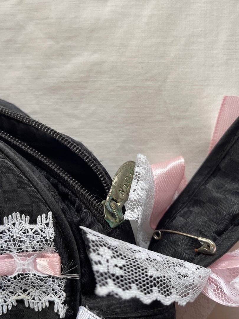 black naraya sling bag w ribbons (Category: Shoulder Bags) located in Quezon City. Submitted by samchengg (Listing ID 1333830234, Image 2). Description: - dimes: width: 11.5 inches height: 7.5 inches depth: 3 inches drop: 18 inches - condition: 9/10 - rusted, but overall okay naman siya .