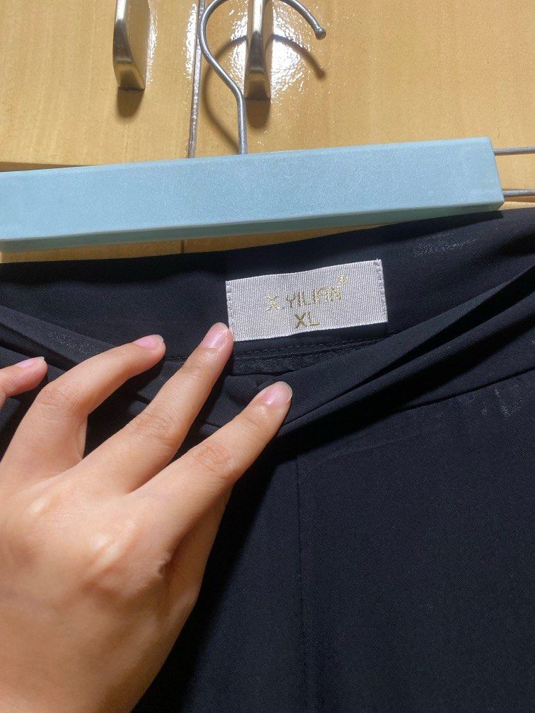 Black pants culottes (Category: Other Bottoms) located in Manila. Submitted by _closet_declutter_ (Listing ID 1333788370, Image 3). Description: .