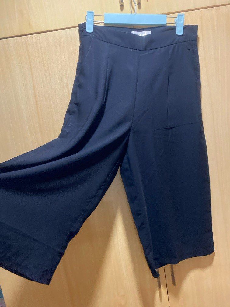 Black pants culottes (Category: Other Bottoms) located in Manila. Submitted by _closet_declutter_ (Listing ID 1333788370, Image 2). Description: .