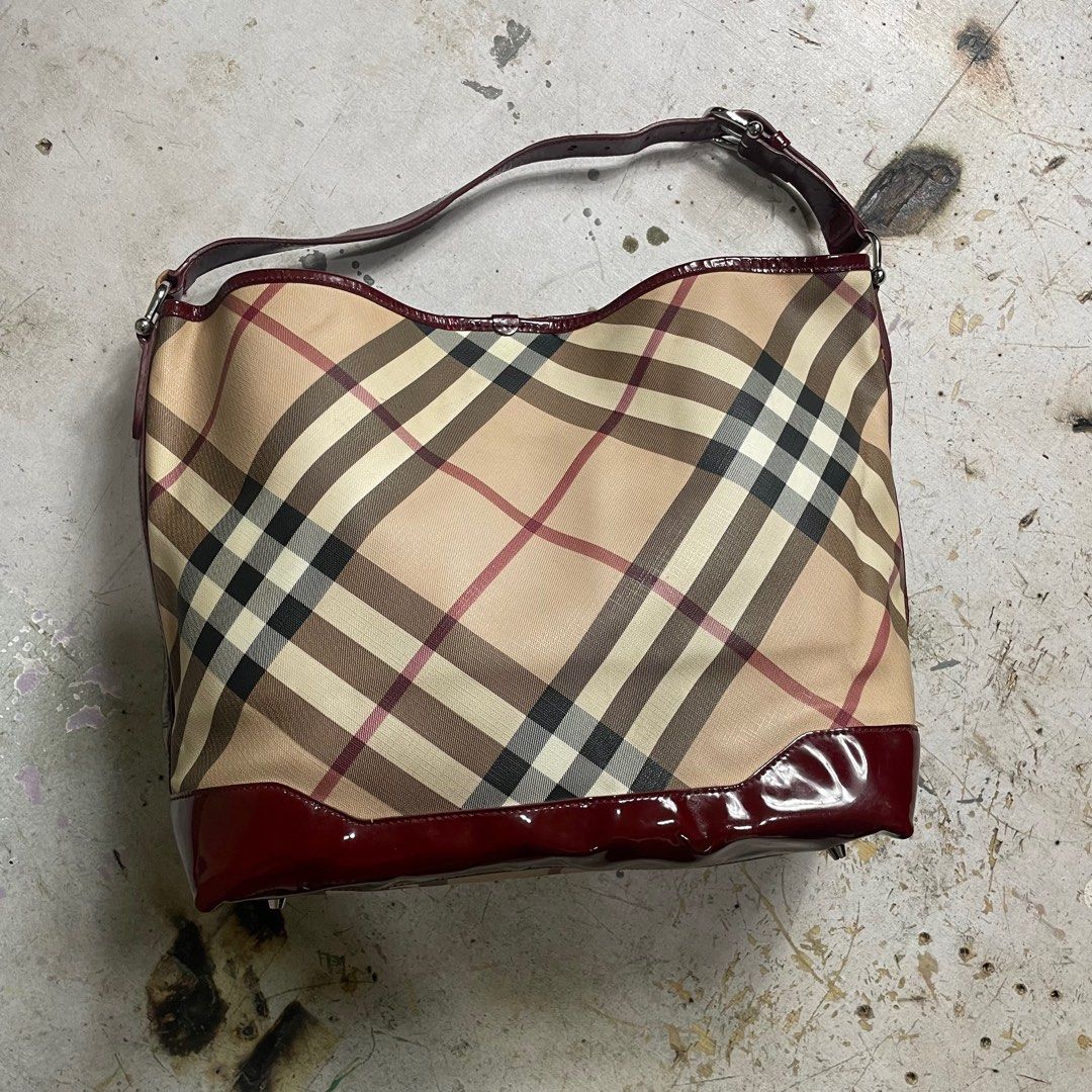 BURBERRY NOVA CHECK HAND BAG TOTE BAG (Category: Luxury Bags & Wallets) located in Manila. Submitted by revise.ph_ (Listing ID 1333668683, Image 2). Description: BURBERRY NOVA CHECK HAND BAG TOTE BAG Made in CHINA Dimension Length/Height: 13 Width:19.2 Side Width:6 issue: STAIN & SCRATCHES Price:4,000 Free shipping via JNT.