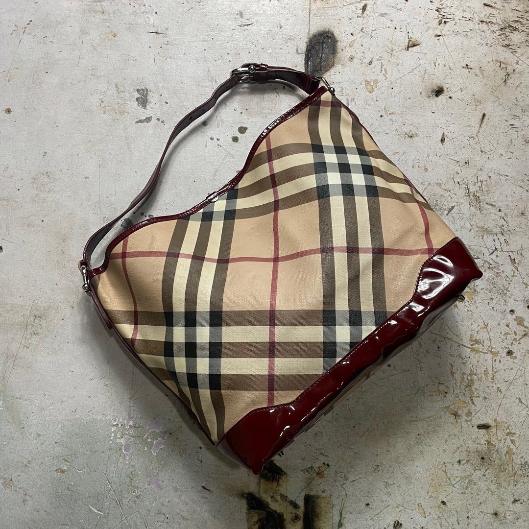 BURBERRY NOVA CHECK HAND BAG TOTE BAG (Category: Luxury Bags & Wallets) located in Manila. Submitted by revise.ph_ (Listing ID 1333668683, Image 1). Description: BURBERRY NOVA CHECK HAND BAG TOTE BAG Made in CHINA Dimension Length/Height: 13 Width:19.2 Side Width:6 issue: STAIN & SCRATCHES Price:4,000 Free shipping via JNT.