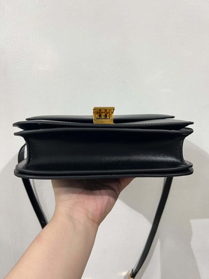 Celine Classic Box Bag in Black (Category: Luxury Bags & Wallets) located in Antipolo. Submitted by mjlenihcpreloved (Listing ID 1333807573, Image 3). Description: 9.4in x 7 in.