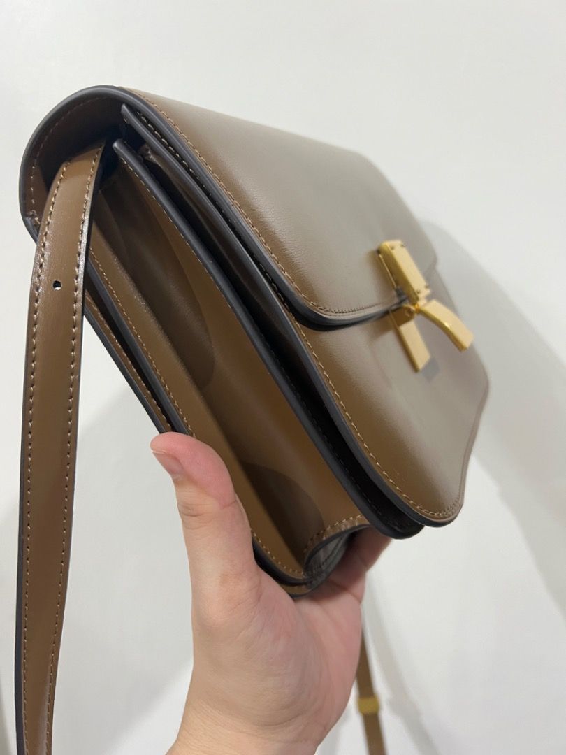 Celine classic box bag in tan (Category: Luxury Bags & Wallets) located in Antipolo. Submitted by mjlenihcpreloved (Listing ID 1333815934, Image 2). Description: .