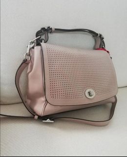 (Category: ) located in . Submitted by lulustore64 (Listing ID 1333846693, Image 1). Description: .