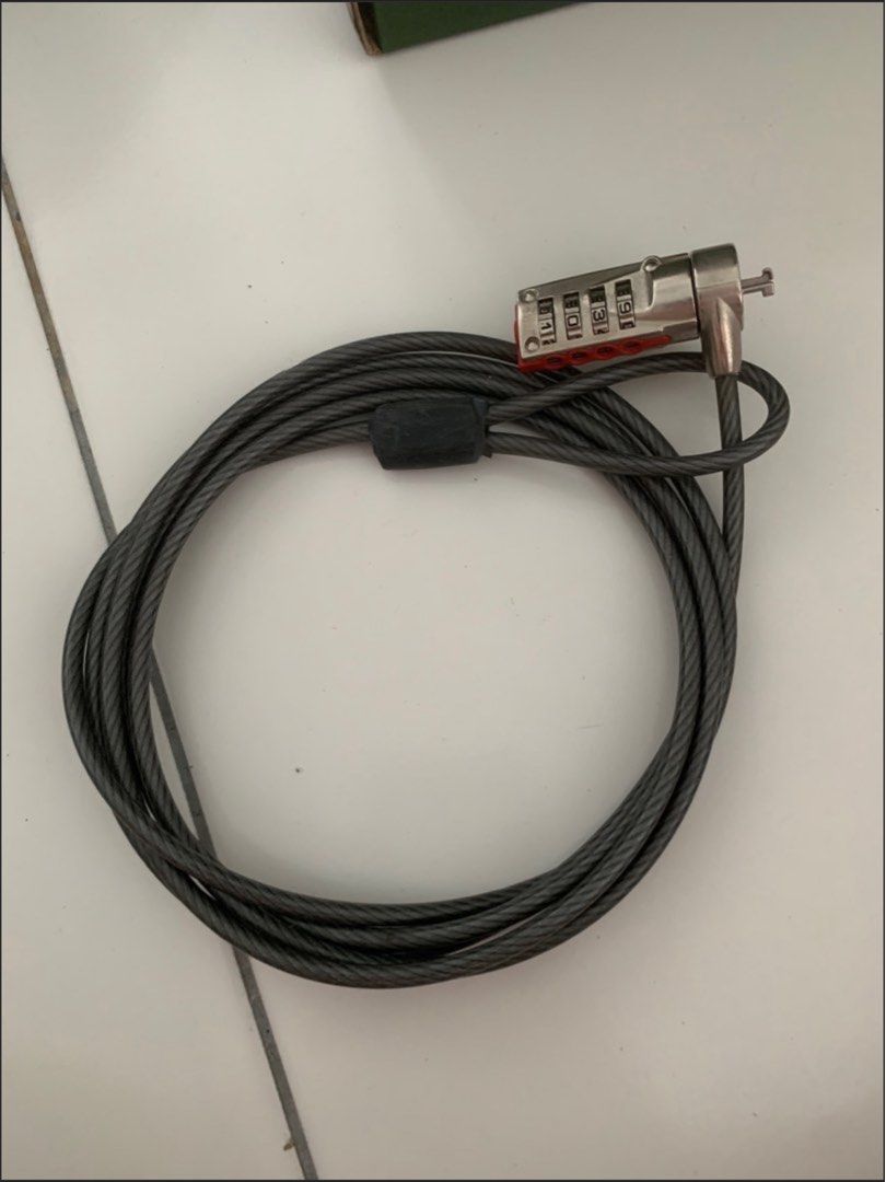 Computer Cable Lock (Category: Cables & Adaptors) located in Simpang Ampat. Submitted by wongsf5057 (Listing ID 1333811986, Image 1). Description: .