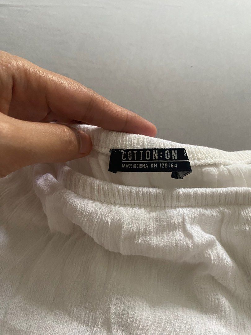 Cotton on white offshoulder dress (Category: Dresses) located in Manila. Submitted by iamkhym (Listing ID 1333718437, Image 3). Description: Rsf: decluttering Dimes: 14w x 28l.