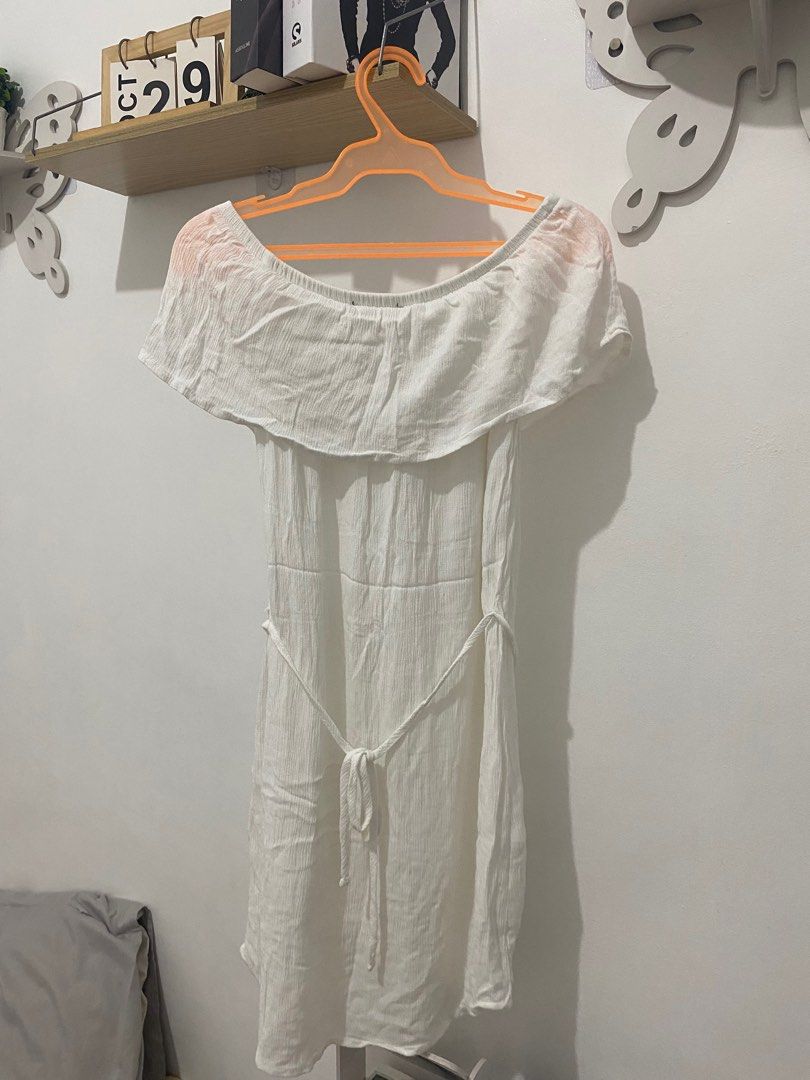 Cotton on white offshoulder dress (Category: Dresses) located in Manila. Submitted by iamkhym (Listing ID 1333718437, Image 1). Description: Rsf: decluttering Dimes: 14w x 28l.