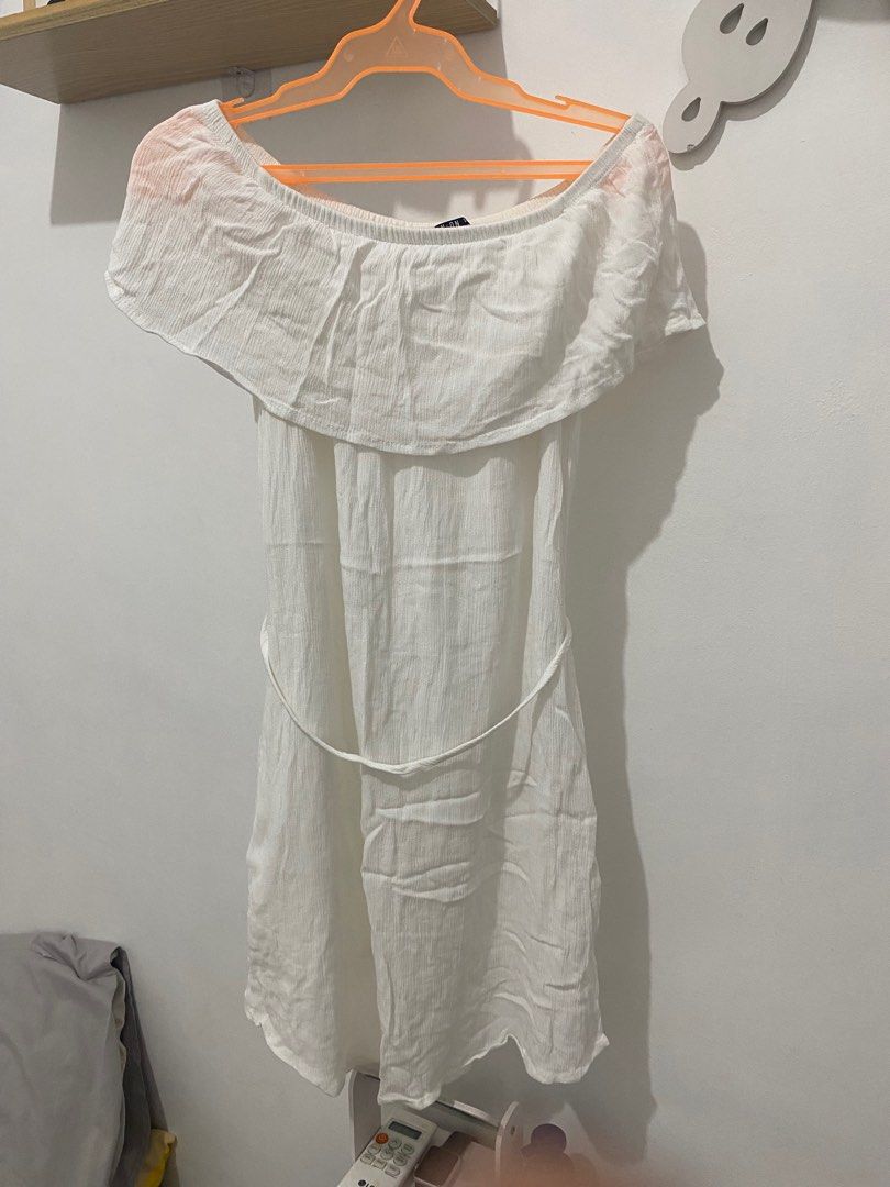 Cotton on white offshoulder dress (Category: Dresses) located in Manila. Submitted by iamkhym (Listing ID 1333718437, Image 2). Description: Rsf: decluttering Dimes: 14w x 28l.