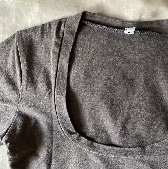 Crop Top (Category: Shirts) located in Singapore. Submitted by bobosleepycat (Listing ID 1333836282, Image 2). Description: PLEASE READ‼️ 📌Use the “BUY” button if purchasing; chat only if buying more than 1 item. 📌Ensure all details are filled correctly thereafter. 📌Yes I do mailing and meetups. 📌Item available unless stated reserved. 📌Will not entertain questions with answers already stated. Free sized but fits XS-S best! Super flattering o