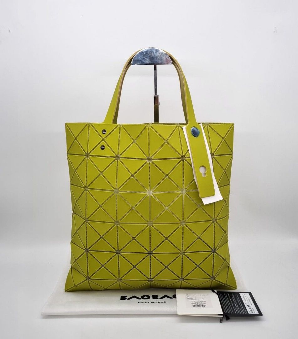 Fast Sale Preloved Bao Bao Issey Miyake Tote Sage Green size 35