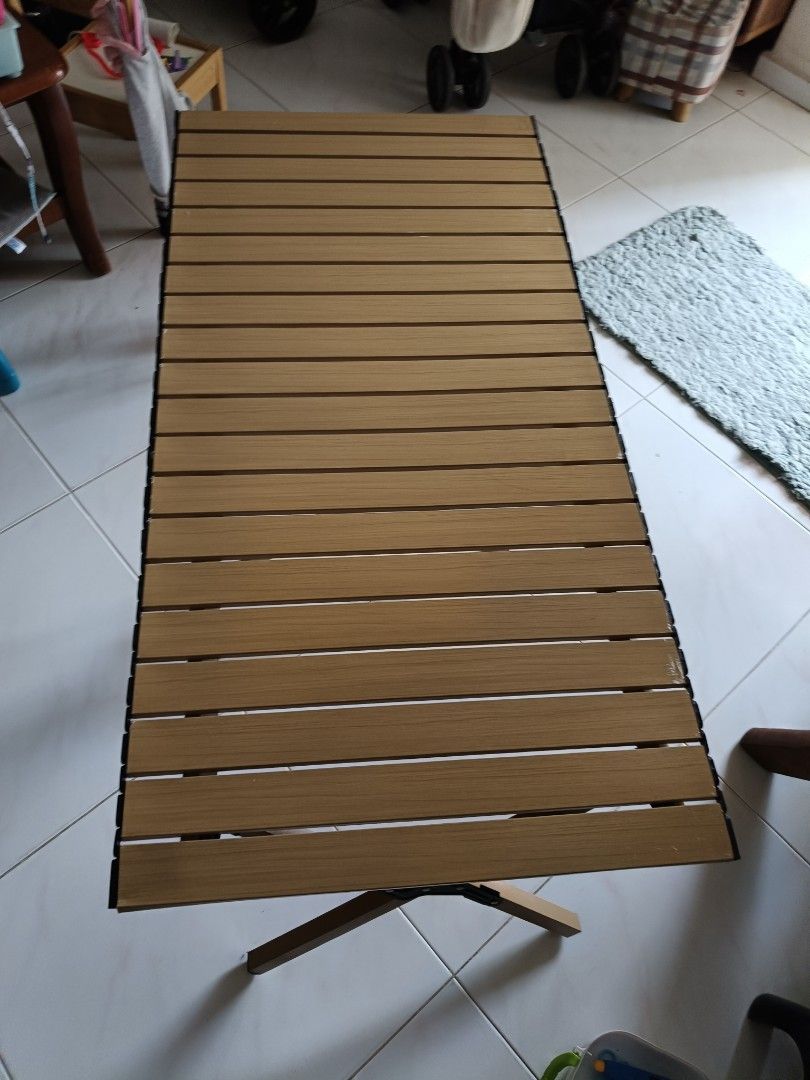 Foldable Table (Category: Outdoor Furniture) located in Singapore. Submitted by hardwarzone (Listing ID 1333772266, Image 2). Description: Picnic Table Foldable Easy to fix.
