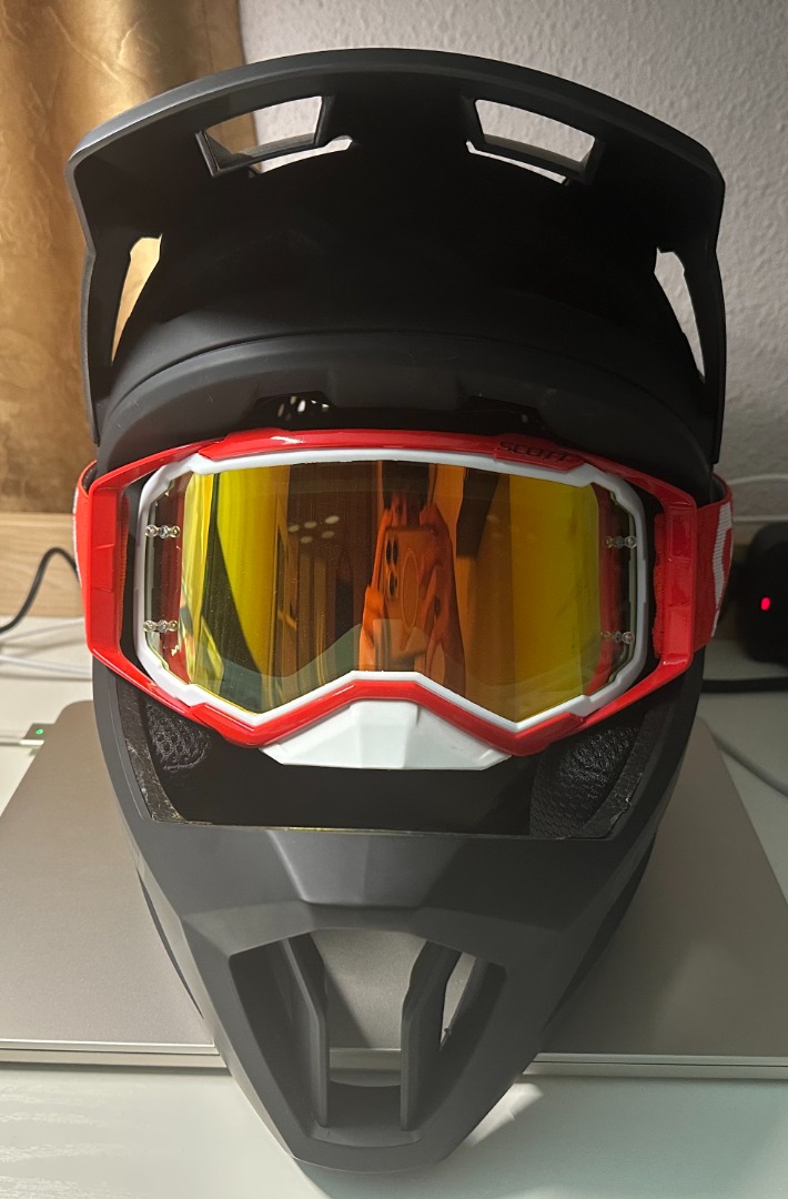 GreenRoad removable helmet (Including goggles), Sports Equipment