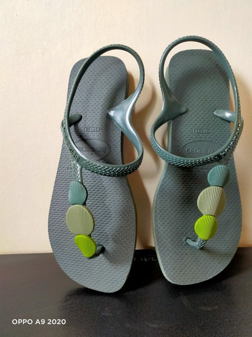 Havaianas Sandals (Category: Flats & Sandals) located in Quezon City. Submitted by leejong720610 (Listing ID 1333673602, Image 1). Description: New Havainas Sandals from Canada 37 to 38 size di pa nagamit.. no box no tag original po.. fresh from balikbayan box😁.