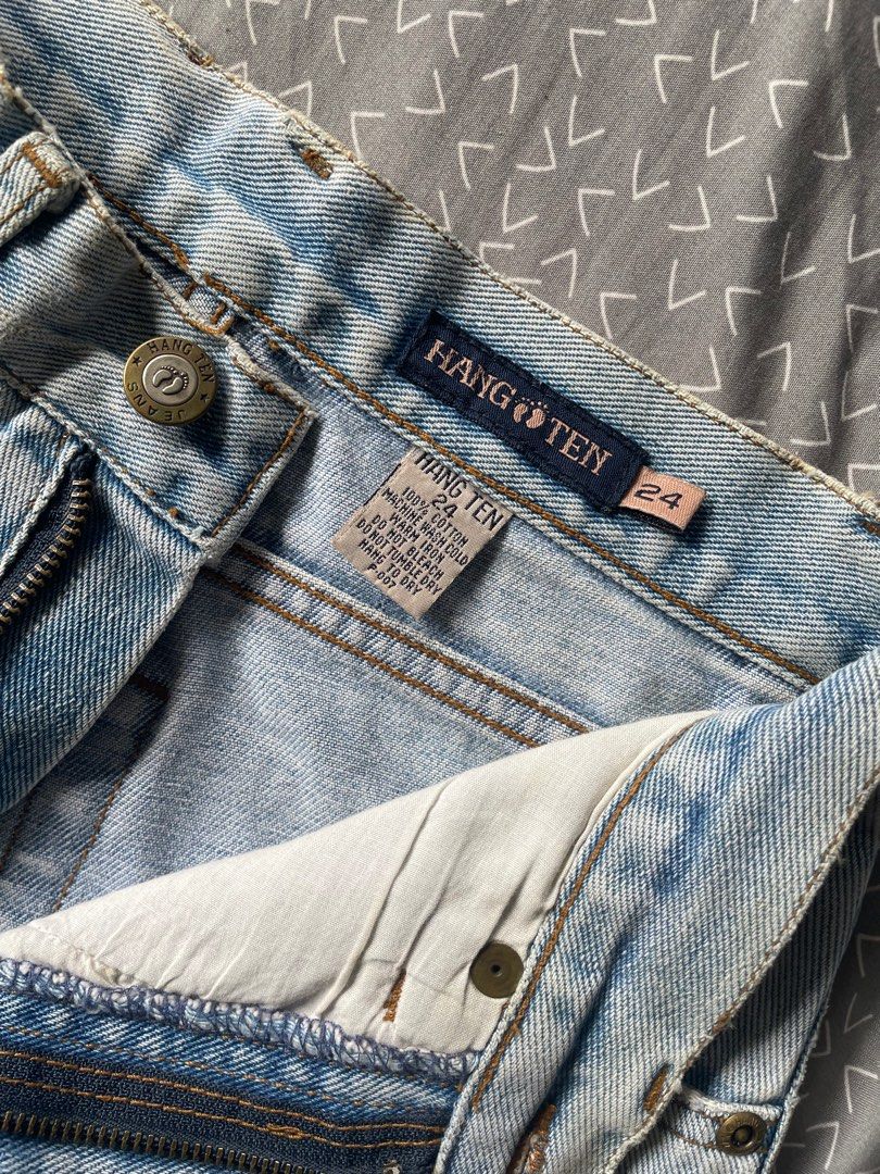 High-waist Jeans (Category: Jeans) located in Santo Tomas. Submitted by catpurrent (Listing ID 1333715712, Image 2). Description: High-waisted jeans Size 24 Length: 40in.