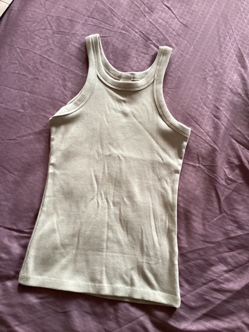 h&m: basic tank (Category: Sleeveless) located in Singapore. Submitted by snorings (Listing ID 1333744266, Image 1). Description: tagged size xs $4 mailed bought but never worn.
