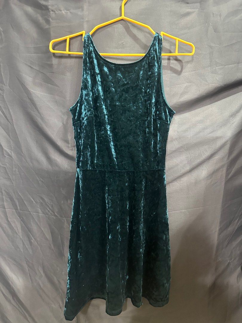 H&m Green Velvet Dress, Women's Fashion, Dresses & Sets, Dresses on  Carousell
