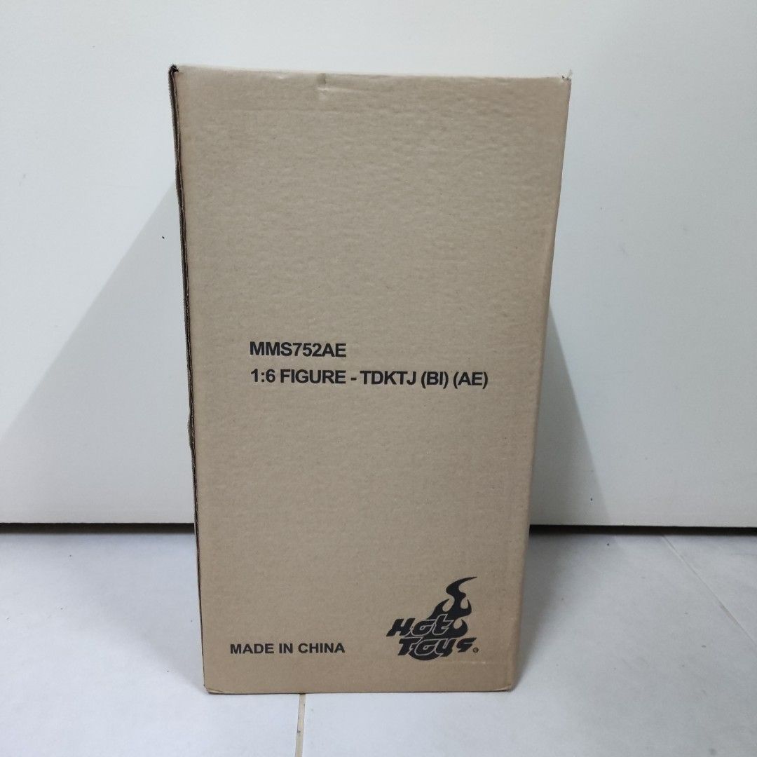 Hot Toys - The Dark Knight Joker – Batman Imposter Version - Artisan ...