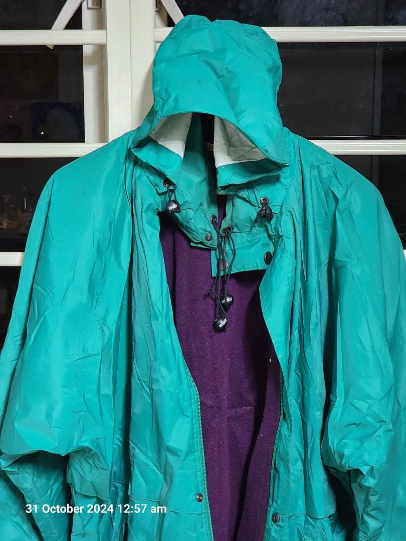 Jacket (Category: Coats, Jackets and Outerwear) located in Singapore. Submitted by pluto891 (Listing ID 1333703560, Image 4). Description: Pls read up https://www.polartec.com/ https://www.k-way.com/ For more detailed information..