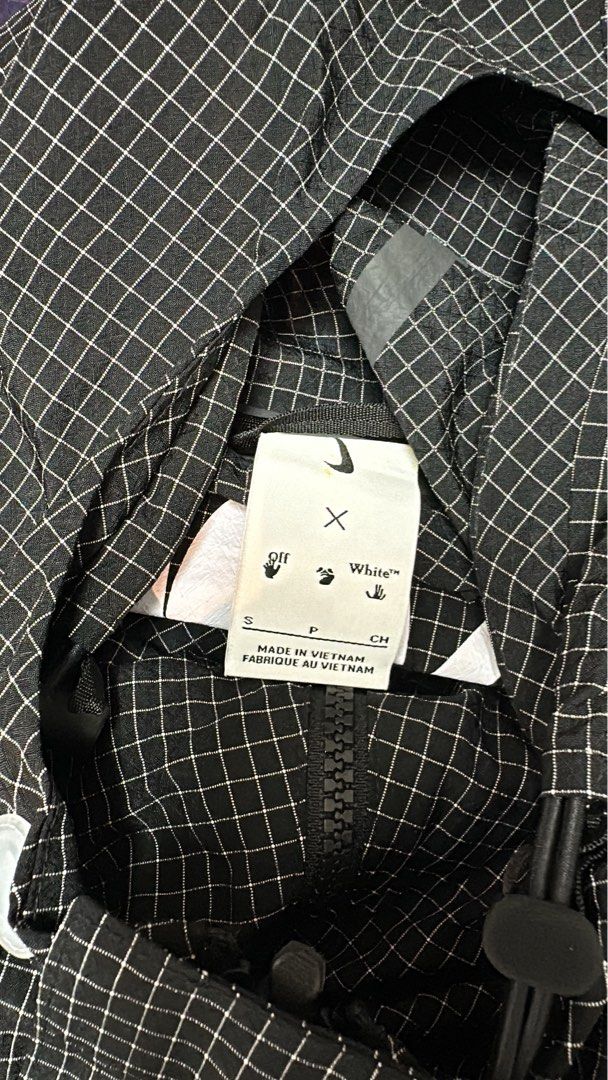 Jacket （分類：外套及戶外衣服）位於 Hong Kong。 由 catcatcatlike 提交（商品編號 1333785812，圖片 3）。簡介： 。