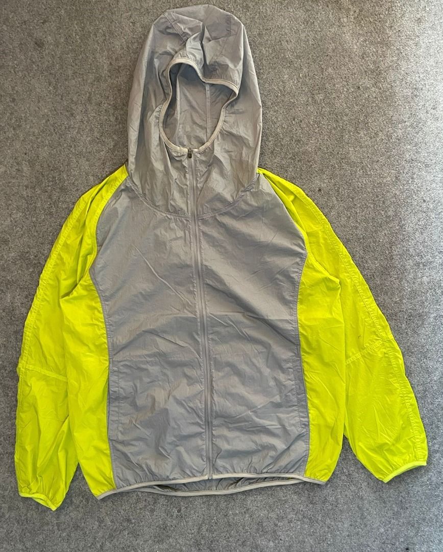 JAKET RUNNING UNIQLO LIGHTWEIGHT Olah Raga Baju Olahraga di Carousell
