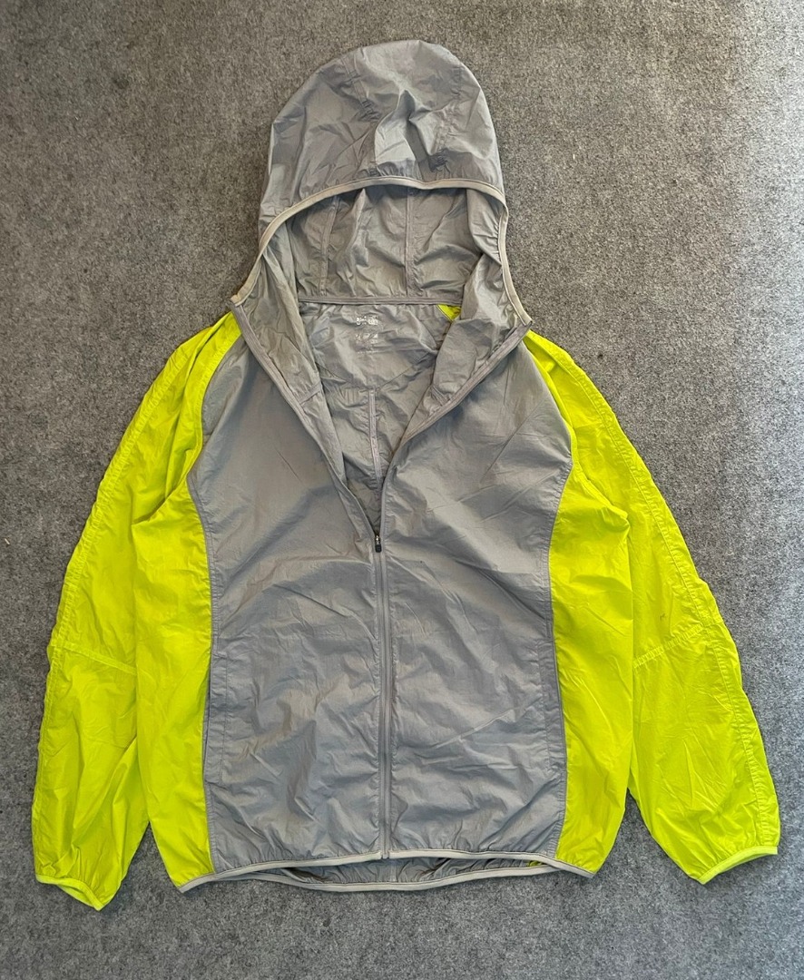 Jaket running uniqlo 2025