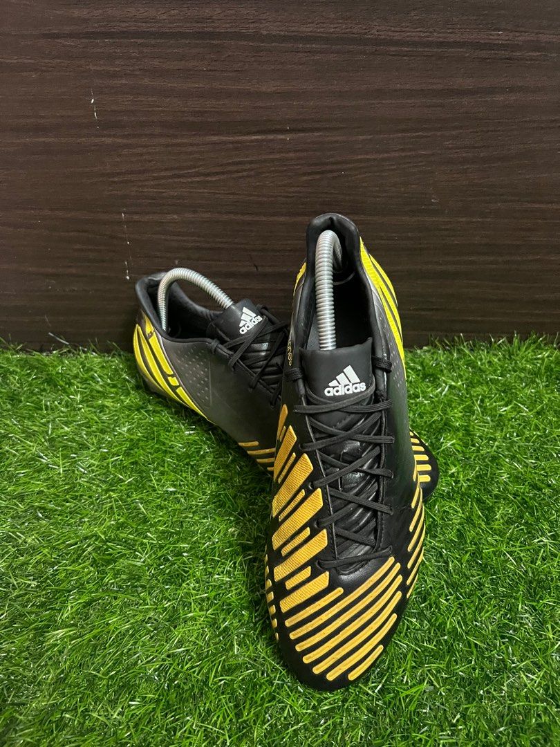 Kasut bola adidas predator shop