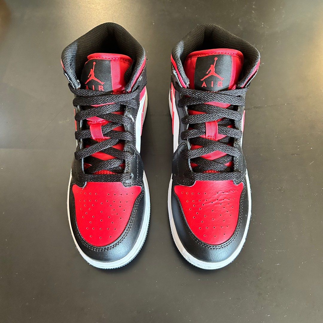 nike jordan mid 1 junior