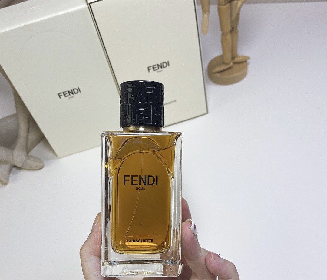 La Baguette Fendi for women and men-100ML, Beauty & Personal