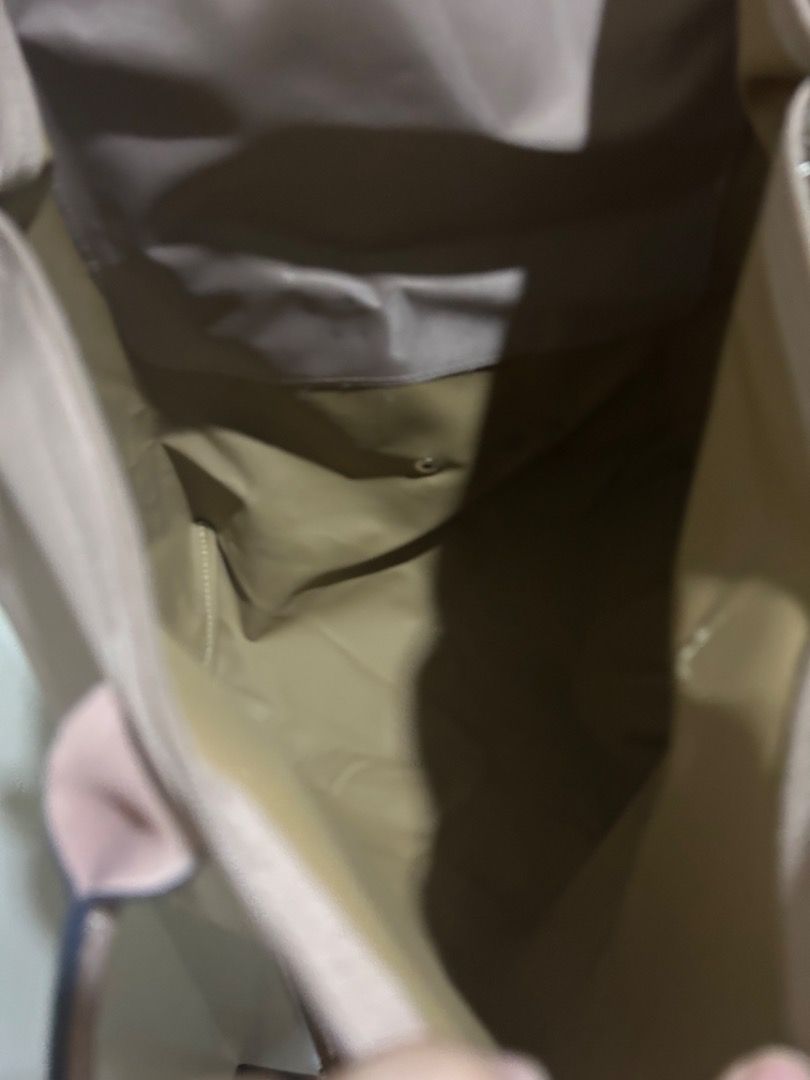 Longchamp Le Pliage Long HandleLarge (Category: Shoulder Bags) located in Quezon City. Submitted by mars_clutter (Listing ID 1333809820, Image 2). Description: Large Long handle Rfs: No longer used Given to me Pm for more pics.