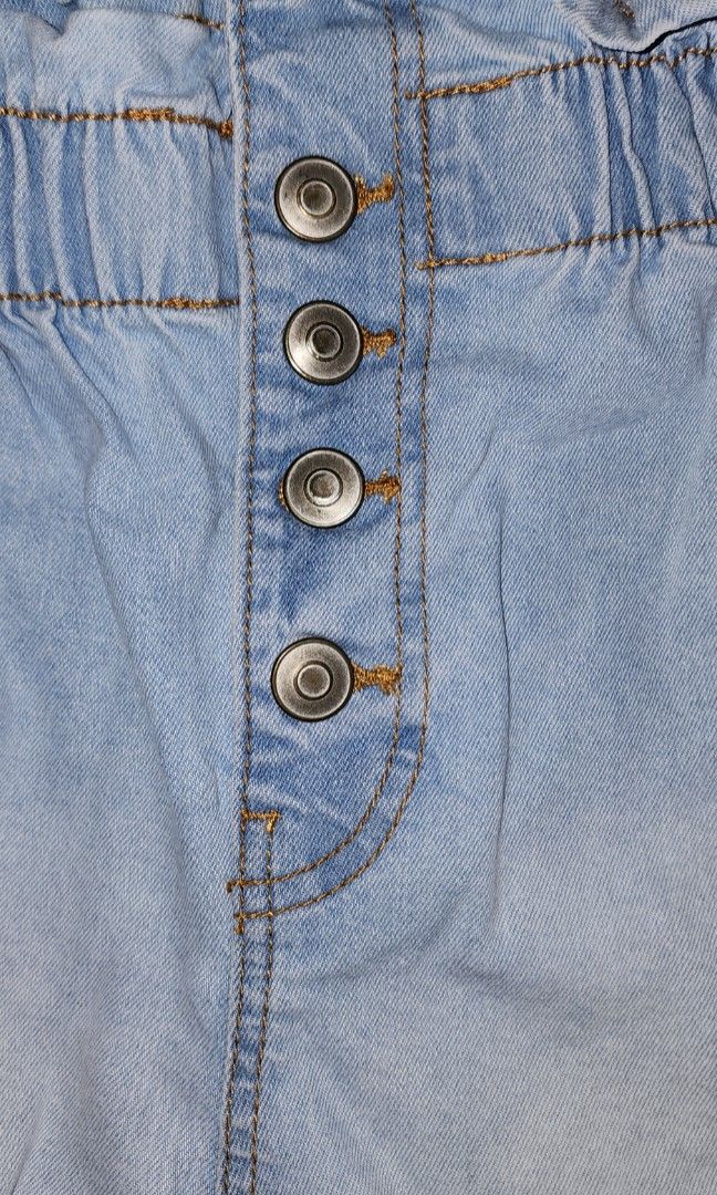 Maong shorts (Category: Shorts) located in Imus. Submitted by sashafame (Listing ID 1333711710, Image 3). Description: in very good condition.