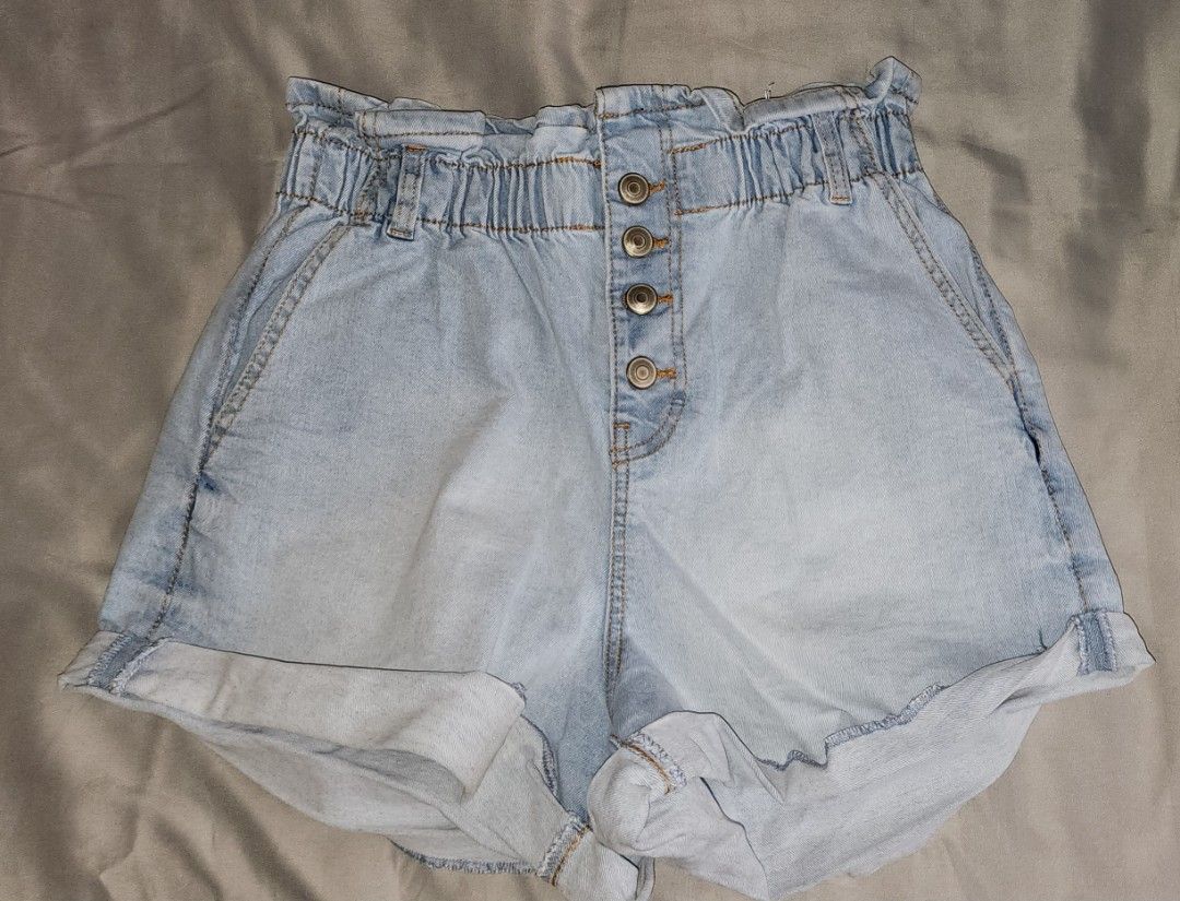 Maong shorts (Category: Shorts) located in Imus. Submitted by sashafame (Listing ID 1333711710, Image 1). Description: in very good condition.