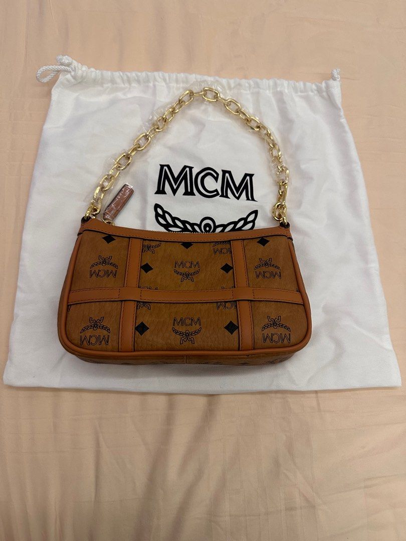 MCM AREN SHOULDER BAG (Category: Bags & Wallets) located in Singapore. Submitted by happyu (Listing ID 1333814019, Image 1). Description: Brand new authentic MCM shoulder bag.