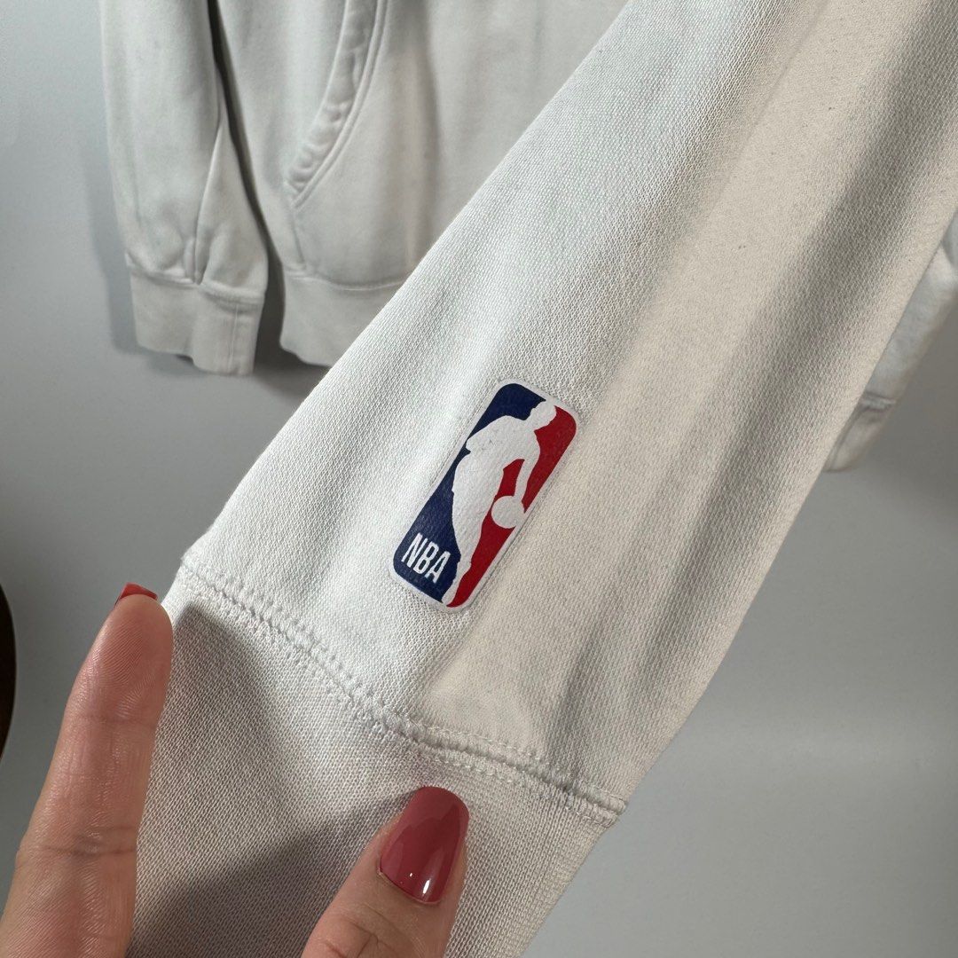 Nike SB Icon x NBA Hoodie White Men s Fashion Coats Jackets and Outerwear on Carousell