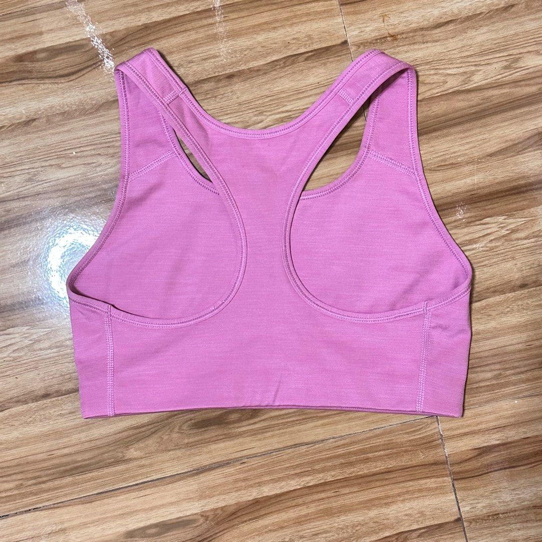 NIKE SPORTSBRA (Category: Activewear) located in Caloocan City. Submitted by mjmm23 (Listing ID 1333785556, Image 2). Description: LIKE NEW NIKE SPORTSBRA.