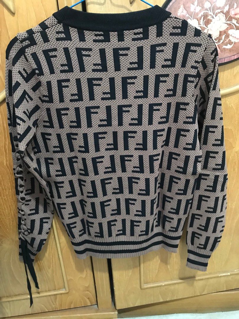 One set knit fendi Fesyen Wanita Pakaian Wanita Lainnya di Carousell