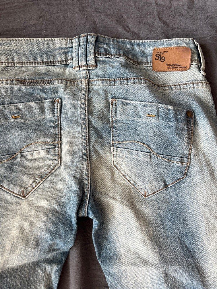 Pull & Bear Denim Basic Jeans (Category: Jeans & Leggings) located in Singapore. Submitted by meishii (Listing ID 1333705186, Image 3). Description: Slightly stretchy only. The size is faded. So i cant see the size on the jeans. Its ~38cm across on flat lay. (not around).