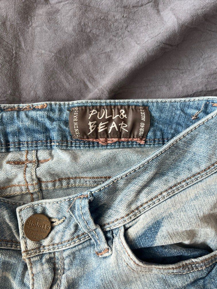 Pull & Bear Denim Basic Jeans (Category: Jeans & Leggings) located in Singapore. Submitted by meishii (Listing ID 1333705186, Image 4). Description: Slightly stretchy only. The size is faded. So i cant see the size on the jeans. Its ~38cm across on flat lay. (not around).