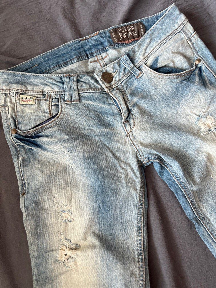 Pull & Bear Denim Basic Jeans (Category: Jeans & Leggings) located in Singapore. Submitted by meishii (Listing ID 1333705186, Image 5). Description: Slightly stretchy only. The size is faded. So i cant see the size on the jeans. Its ~38cm across on flat lay. (not around).