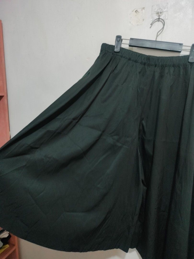 Reversible Hakama Pants (Category: Jeans) located in Calamba. Submitted by sinauna. (Listing ID 1333680593, Image 3). Description: WTS: Reversible Hakama Pants Condition/Issues: need wash (Note: Item's not faded. Color may vary due to lighting) Waistline - 31" (measured using a tape measure, can be stretched up to 40") Length - 27" Leg Opening - 30" Inseam - 15.5" Thigh - 22.5" Size on tag - xxxxx Price - 849+SF Plus shipping fee! Free shipping i