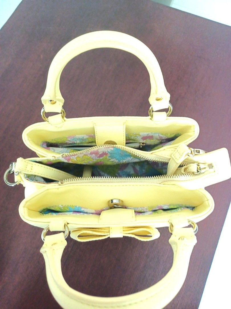 Samantha Vega Sling Bag