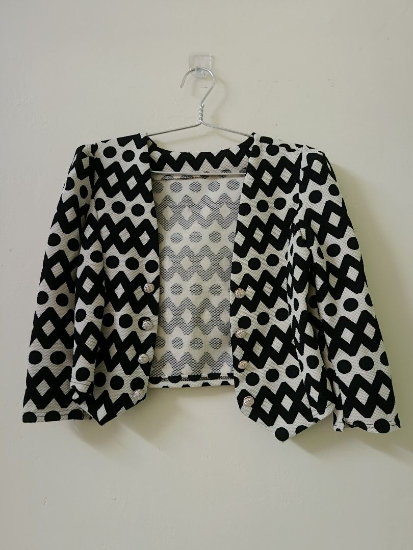 Small jacket (Category: Coats, Jackets and Outerwear) located in Puchong. Submitted by quality68 (Listing ID 1333794492, Image 1). Description: suit S to M size..