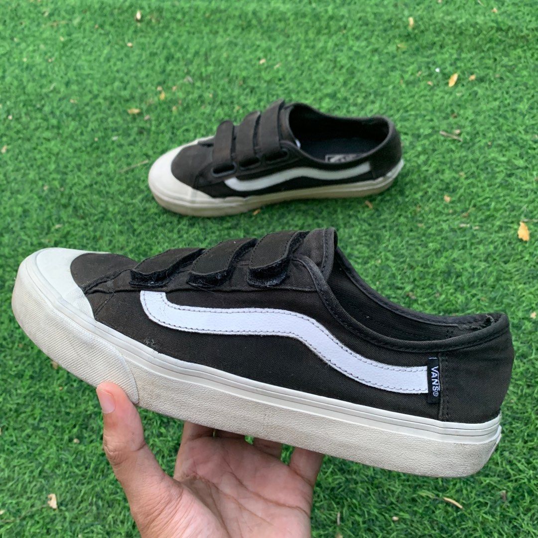 Vans old skool half moon velcro Men s Fashion Footwear Sneakers on Carousell