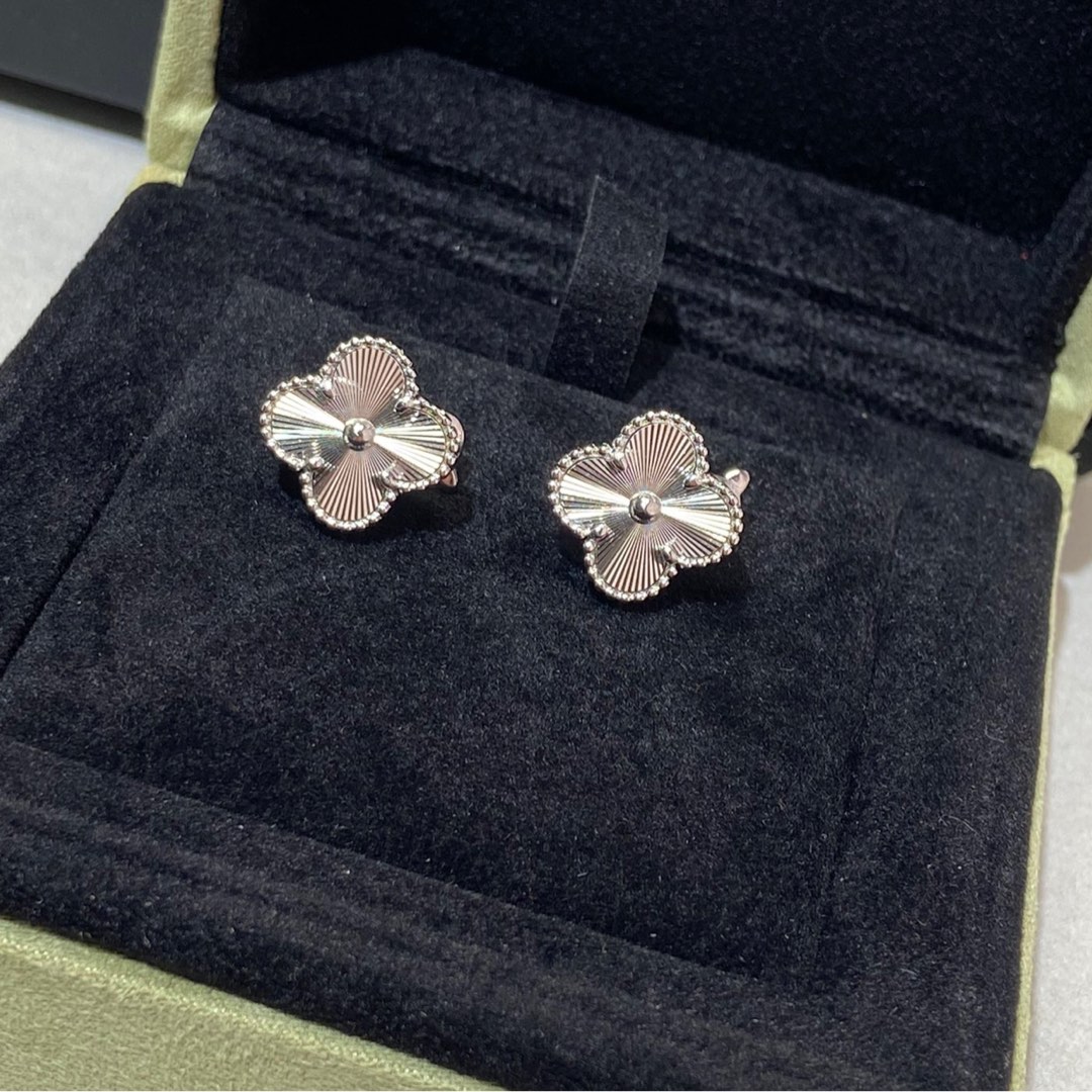 VCA white gold guilloche earrings, Women's Fashion, Jewelry