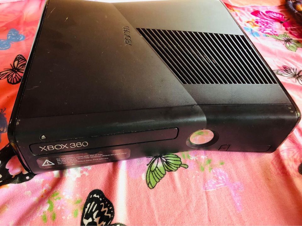 XBOX360 Slim with Games, Video Gaming, Video Game Consoles, Xbox on
